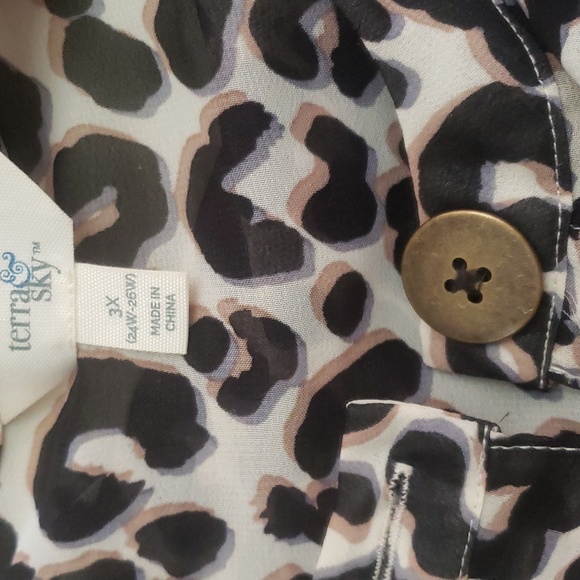 Animal Print Buttoned Blouse w/ under shell - Picture 5 of 8